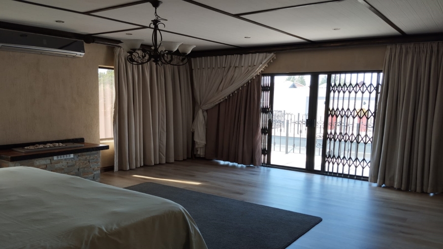 5 Bedroom Property for Sale in Van Der Hoff Park North West